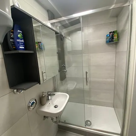 New Komplett Moeblierte Wohnung-zentral Lägenhet