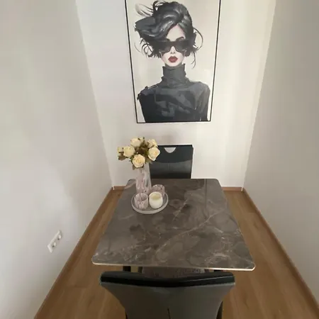 New Komplett Moeblierte Wohnung-zentral