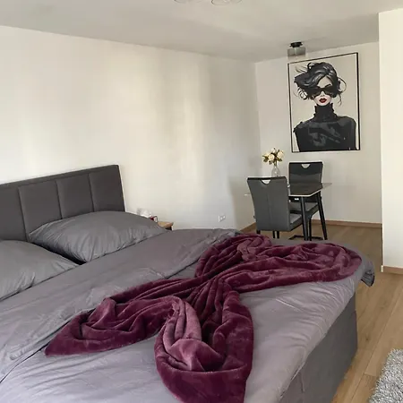 New Komplett Moeblierte Wohnung-zentral Lägenhet