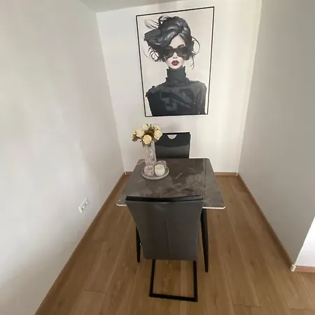 New Komplett Moeblierte Wohnung-zentral Lägenhet *